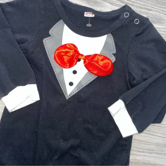 ⭐️3-6 Months Baby Boys Bow Tie Long sleeve Jumpsuit⭐️ - Picture 2 of 3